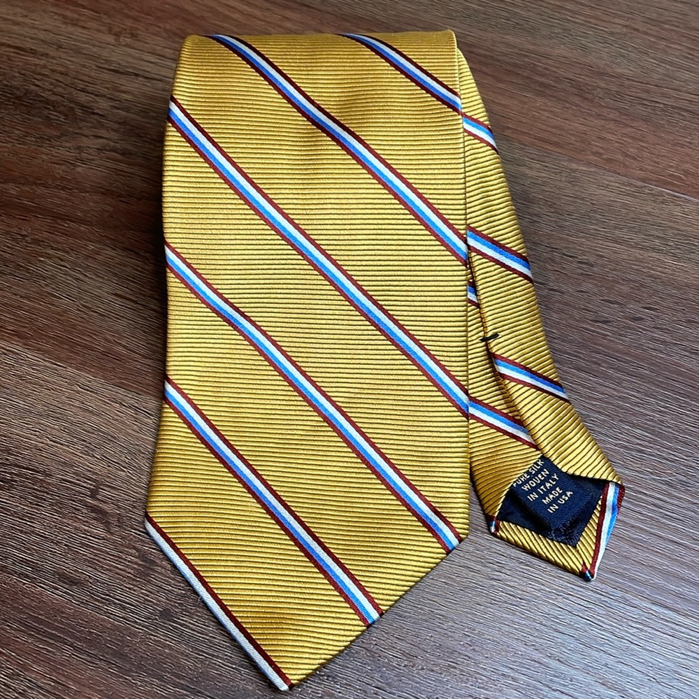 Brooks Brothers Tie USA Made 100% silk EUC